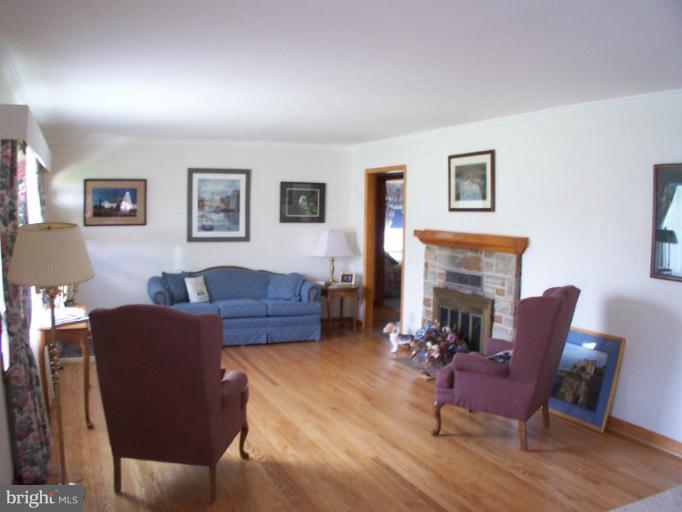 5670 Waterloo Road Columbia, MD 21045 - Photo 2 of 12 Living Room