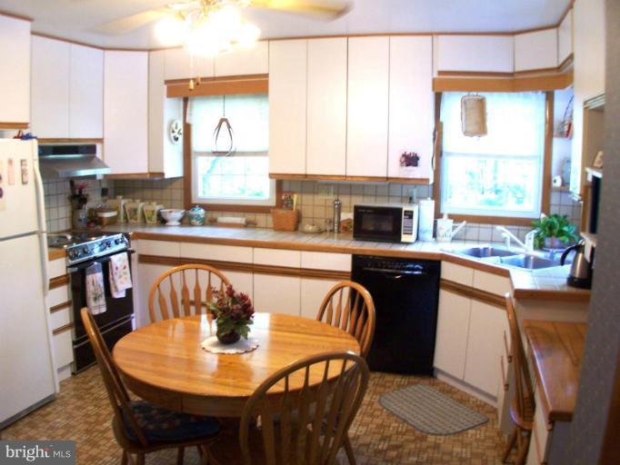 5670 Waterloo Road Columbia, MD 21045 - Photo 3 of 12 Kitchen