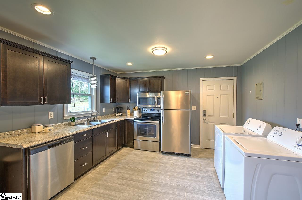 563 Lowndes Hill Road Greenville, SC 29607 - Photo 18 of 31 Gallery Image 18