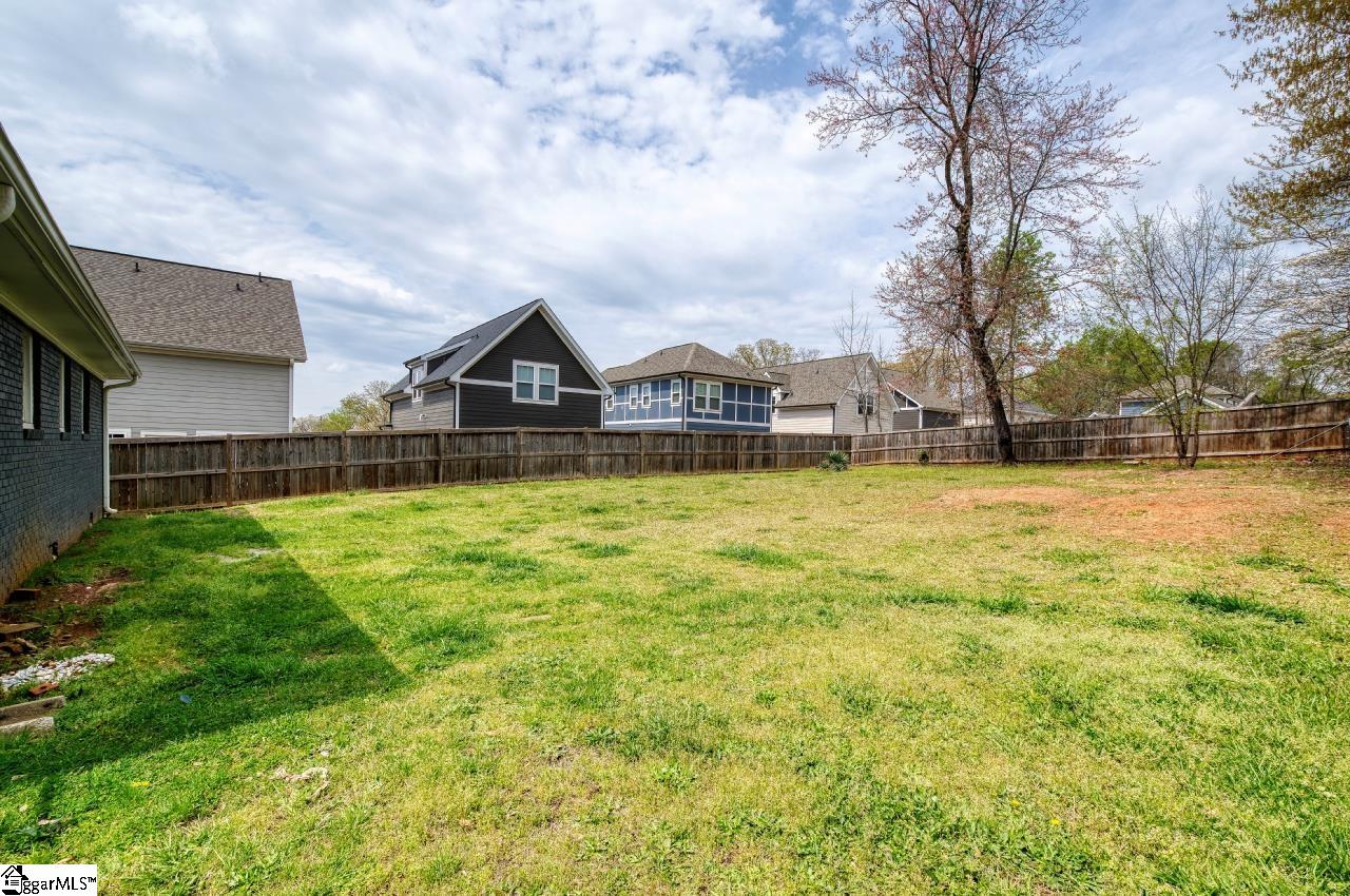 563 Lowndes Hill Road Greenville, SC 29607 - Photo 8 of 31 Gallery Image 8