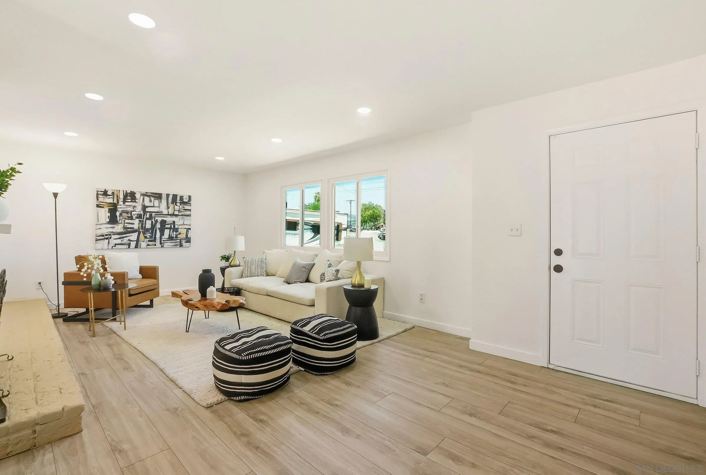 9312 Burning Tree Way Santee, CA 92071 - Photo 5 of 33