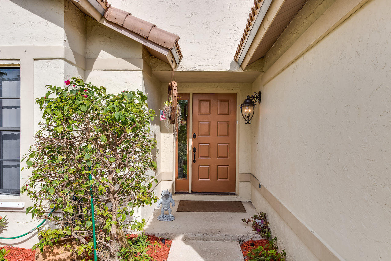 10297 Islander Drive Boca Raton, FL 33498 - Photo 6 of 30 Entry