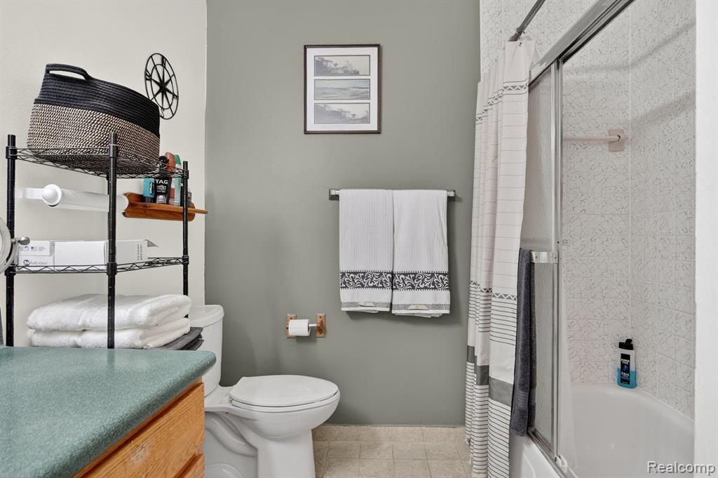 24111 Meridian Road, Unit 116 Grosse Ile, MI 48138 - Photo 20 of 26