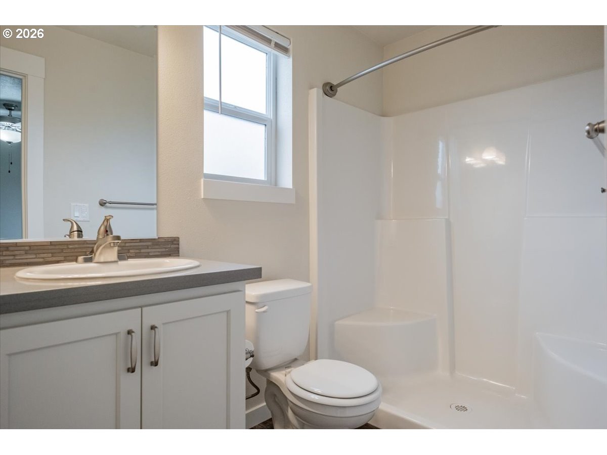 66 North 8th Street Lebanon, OR 97355 - Photo 12 of 27