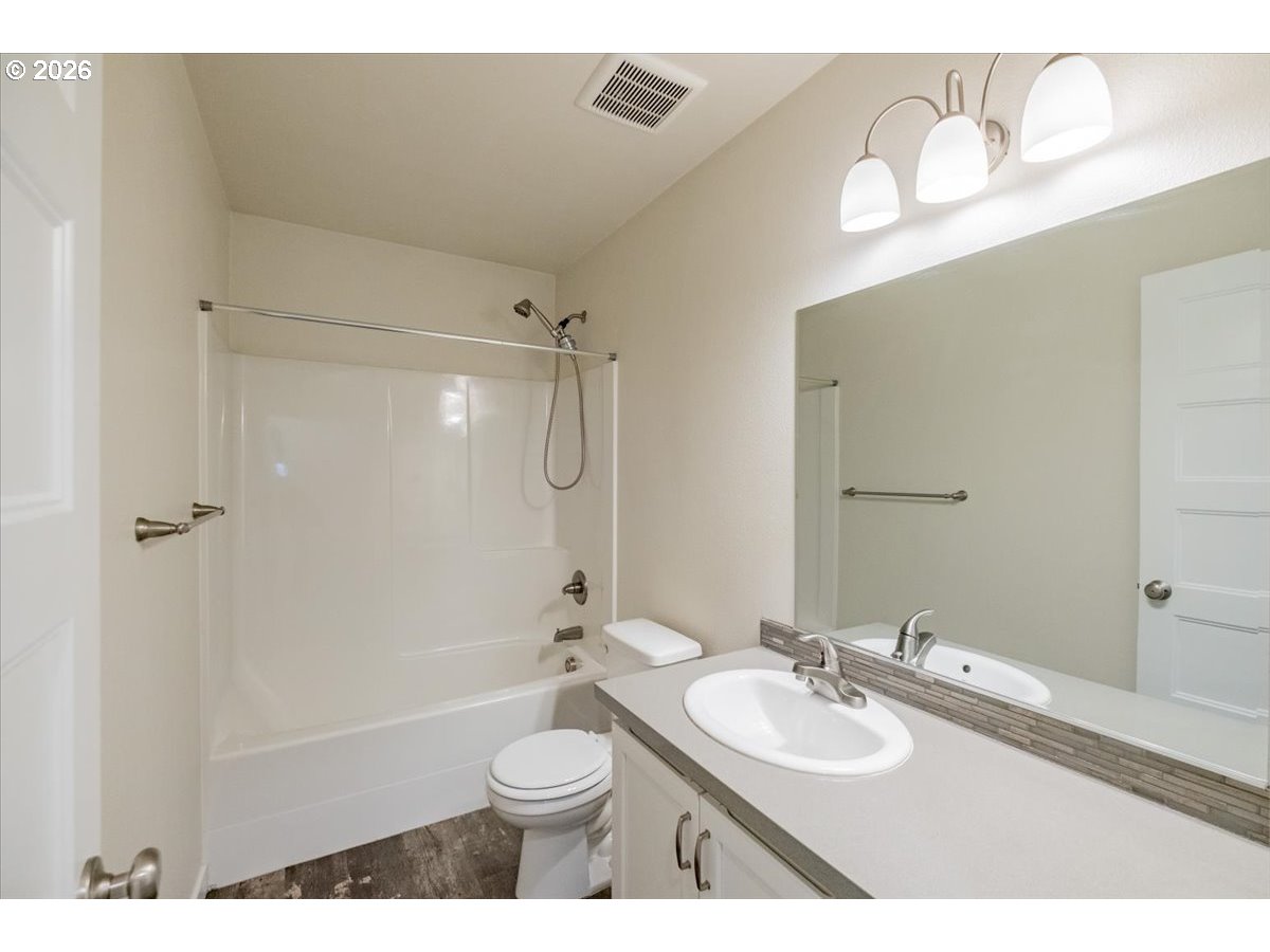 66 North 8th Street Lebanon, OR 97355 - Photo 14 of 27