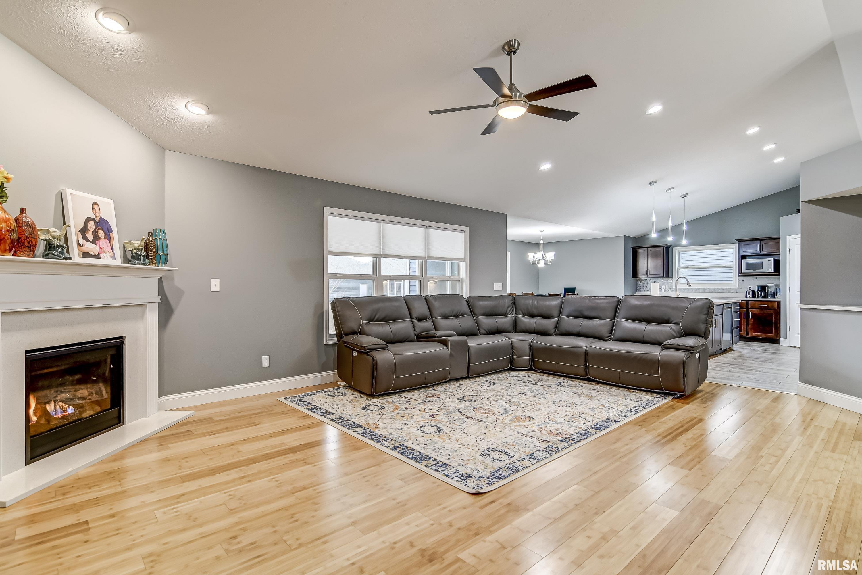 1909 Bent Creek Road Springfield, IL 62711 - Photo 4 of 37