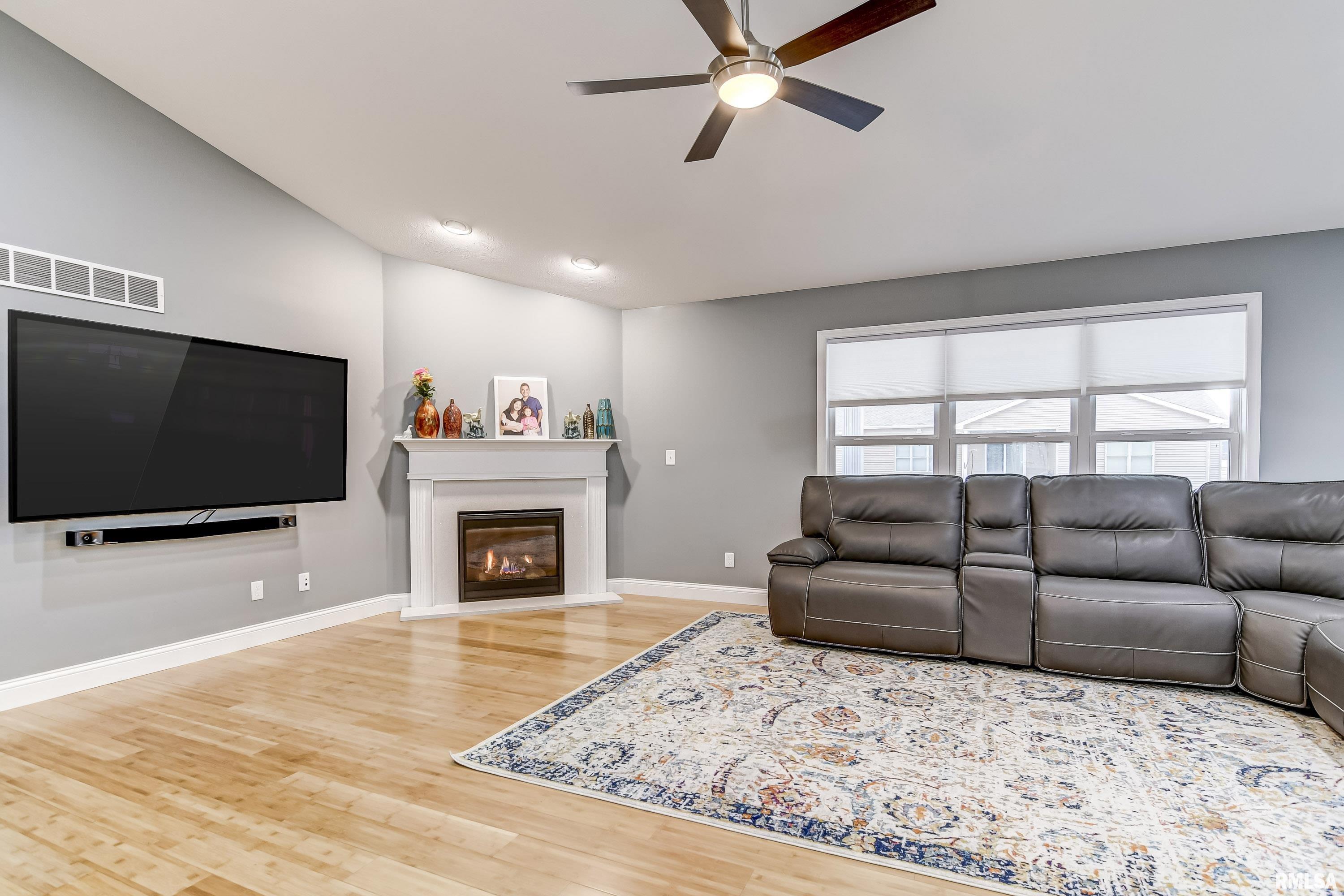 1909 Bent Creek Road Springfield, IL 62711 - Photo 5 of 37