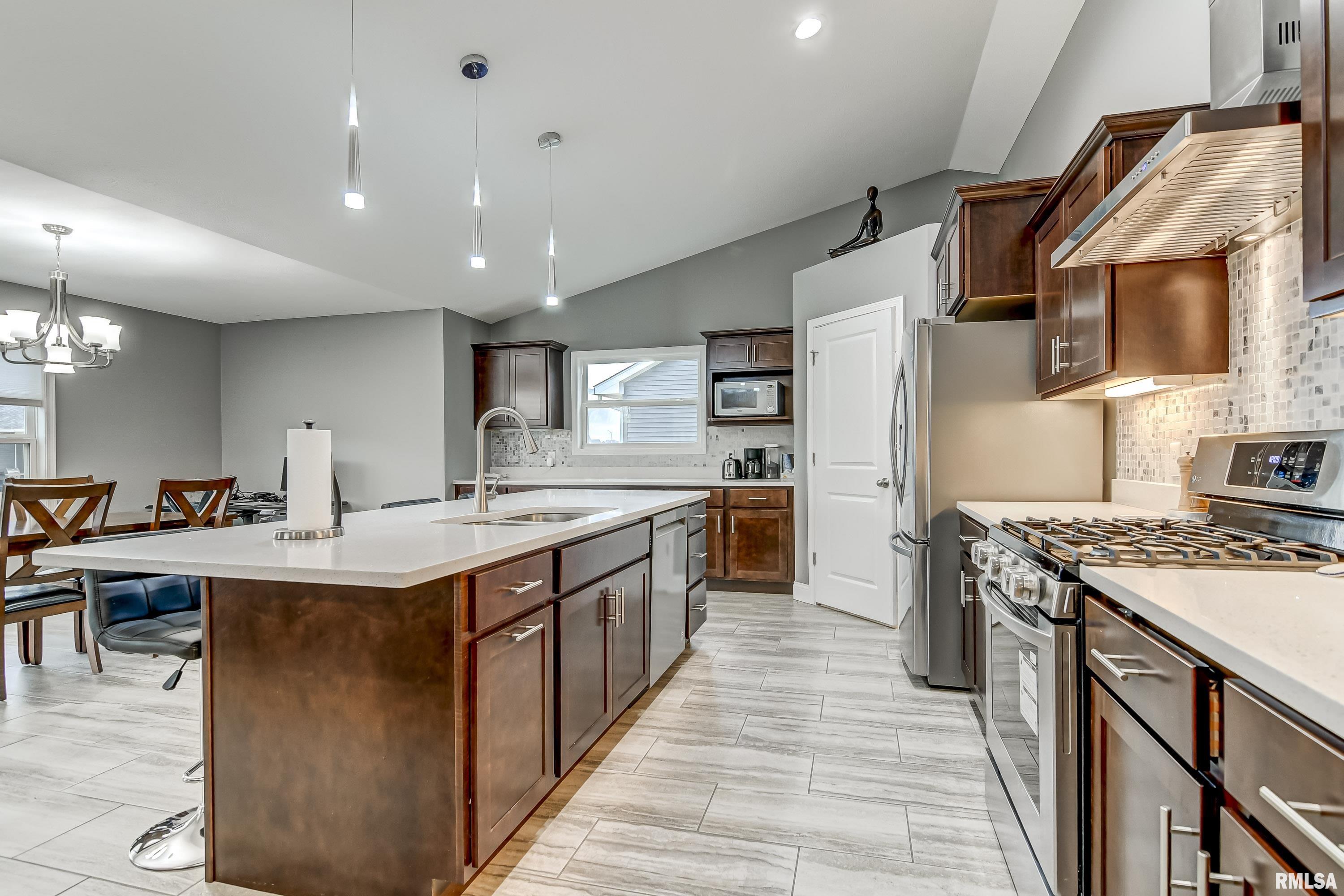 1909 Bent Creek Road Springfield, IL 62711 - Photo 7 of 37