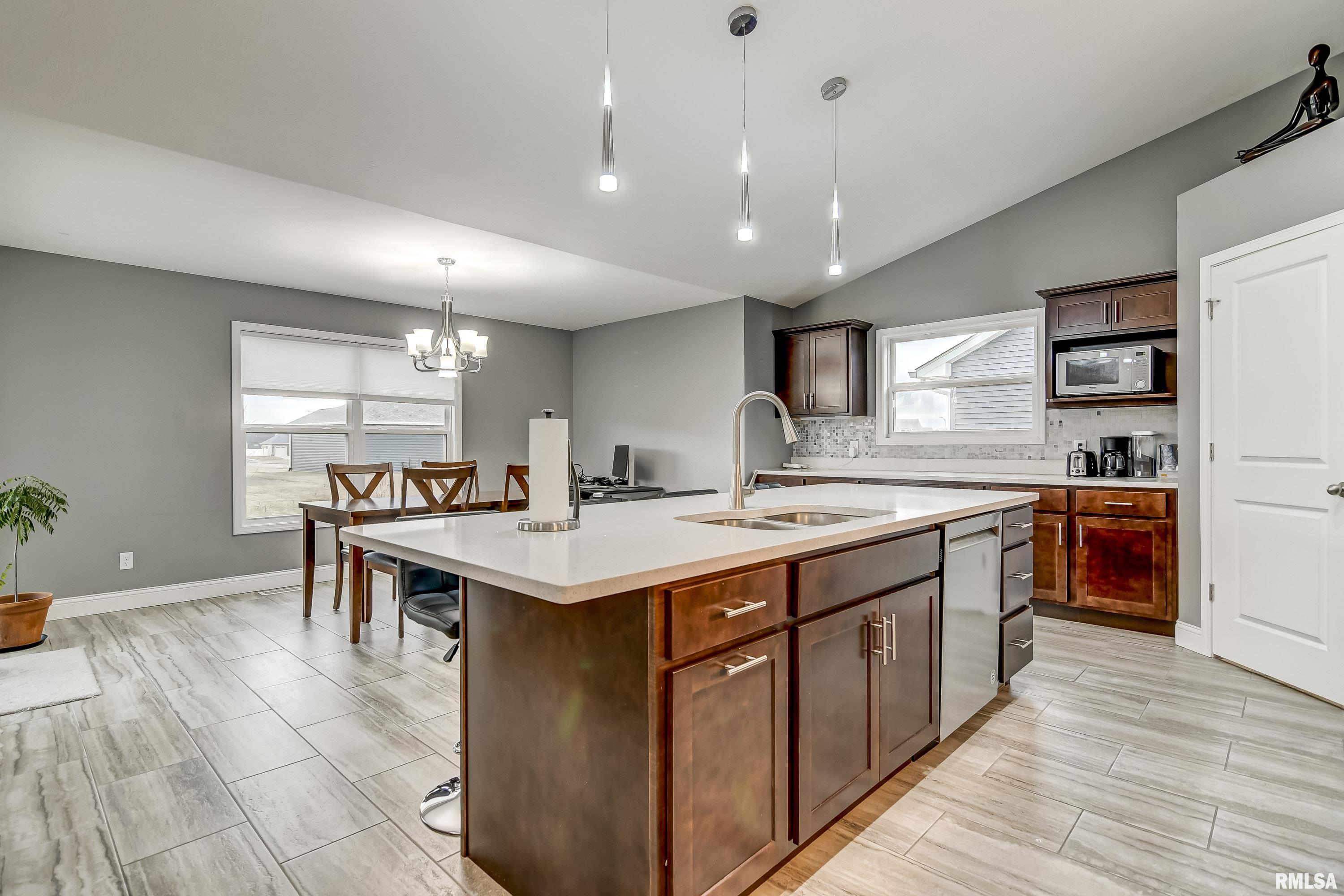 1909 Bent Creek Road Springfield, IL 62711 - Photo 8 of 37
