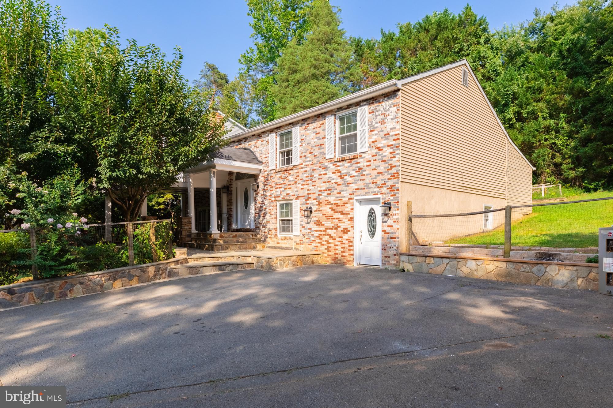 8948 Round Top Road Manassas, VA 20112 - Photo 2 of 35 Front