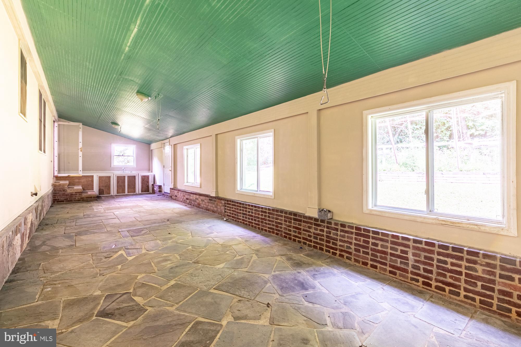 8948 Round Top Road Manassas, VA 20112 - Photo 15 of 35 Inside View