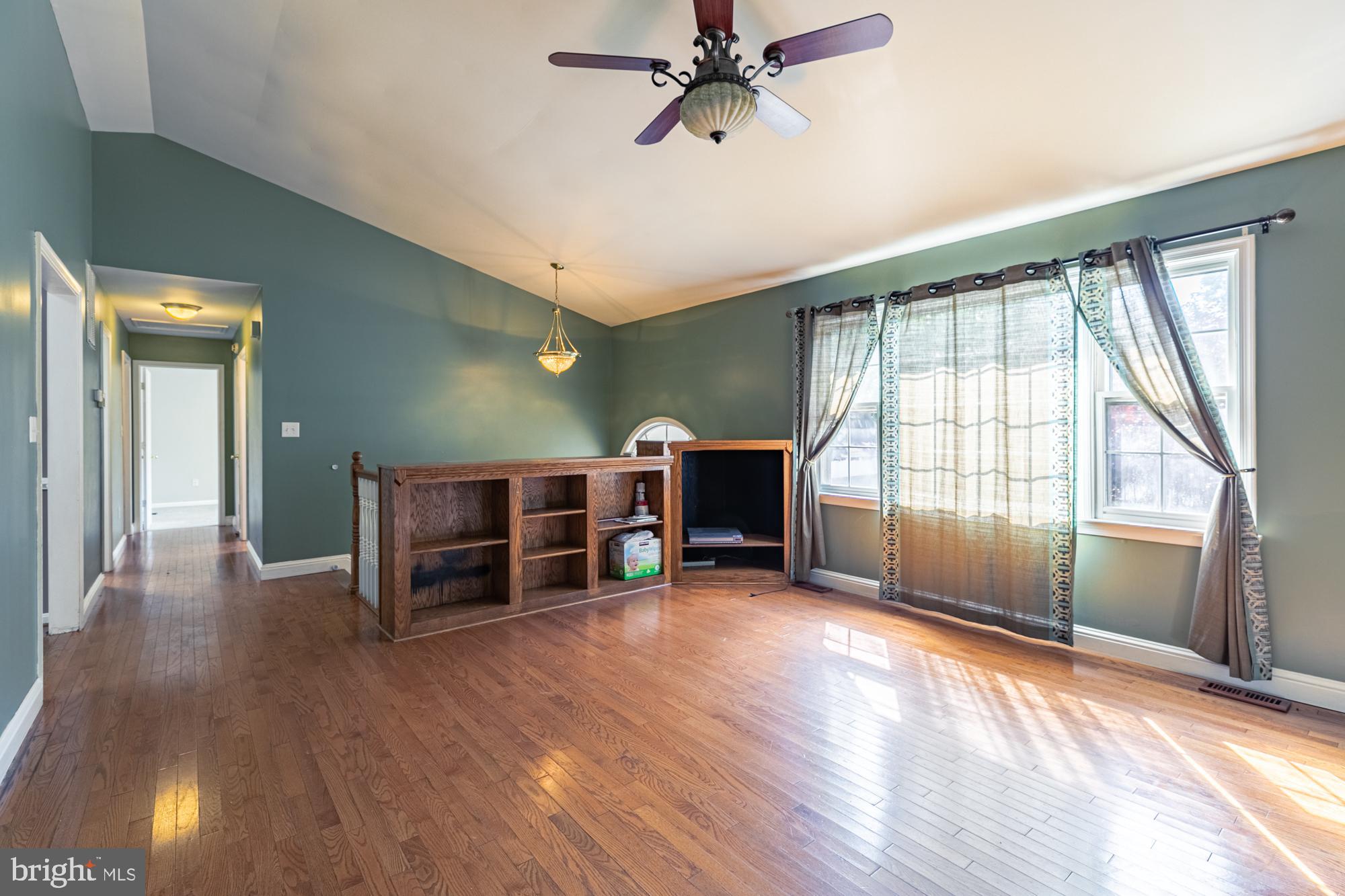 8948 Round Top Road Manassas, VA 20112 - Photo 5 of 35 Living Room
