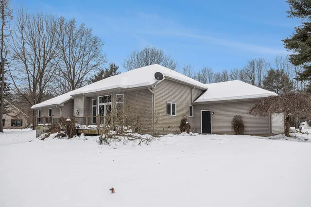 $525,000 | 146 Steamburg Drive, East Leroy, MI 49051