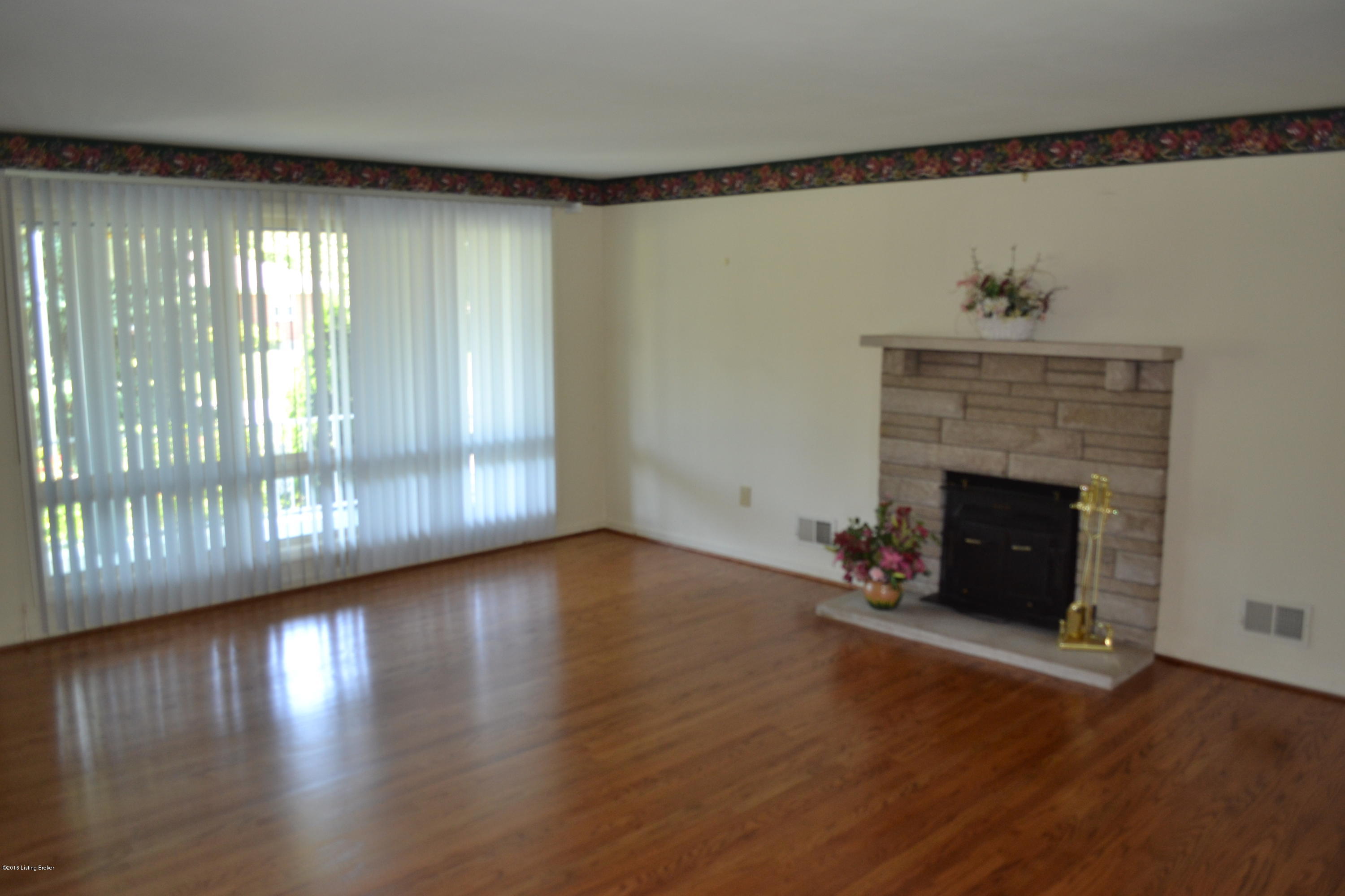 8507 Eula Road Louisville, KY 40219 - Photo 5 of 28 LR - View 2