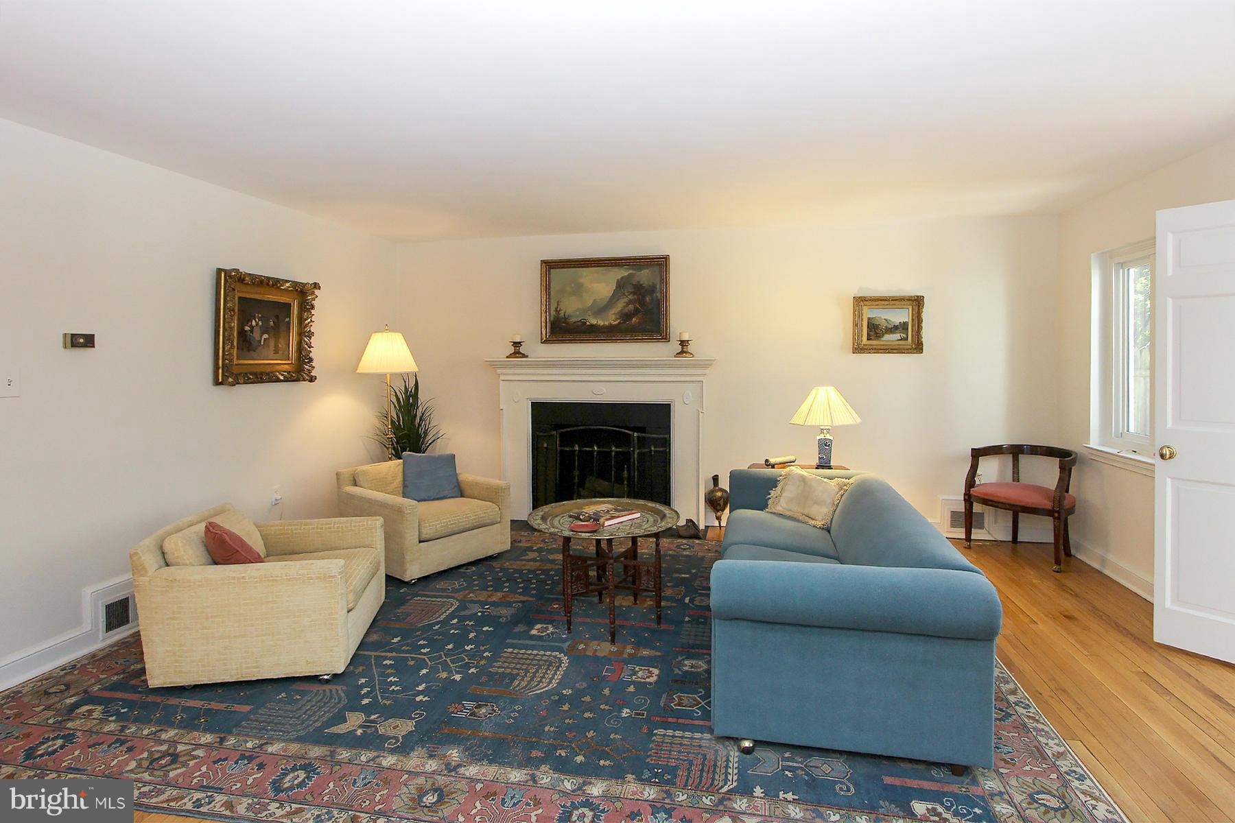 4514 Cortland Road Chevy Chase, MD 20815 - Photo 4 of 30 Living Room