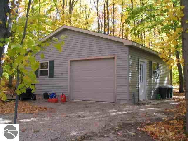 2334 South 29 Road Cadillac, MI 49601 - Photo 7 of 9 1676939-6.JPG