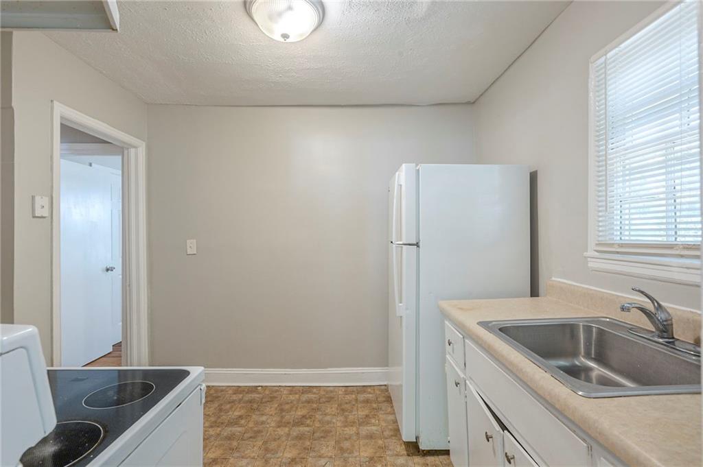 1328 Lockhaven Circle Southwest Atlanta, GA 30311 - Photo 11 of 26