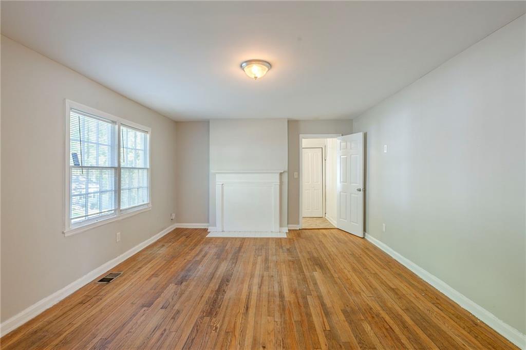 1328 Lockhaven Circle Southwest Atlanta, GA 30311 - Photo 7 of 26