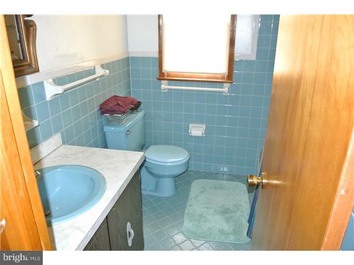 242 Federal City Road Pennington, NJ 08534 - Photo 8 of 10 Bathroom