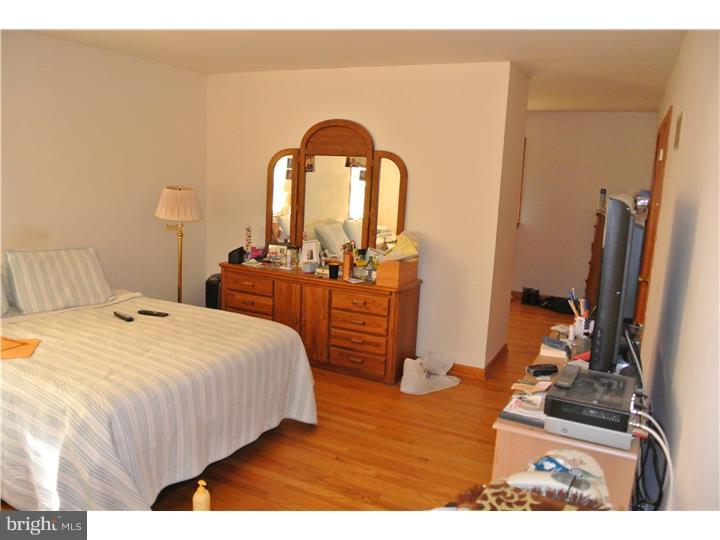 242 Federal City Road Pennington, NJ 08534 - Photo 10 of 10 Bedroom - Main