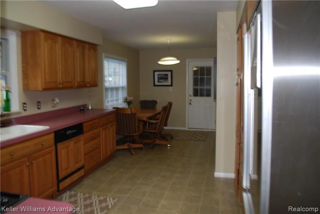 29930 Barwell Road Farmington Hills, MI 48334 - Photo 11 of 44