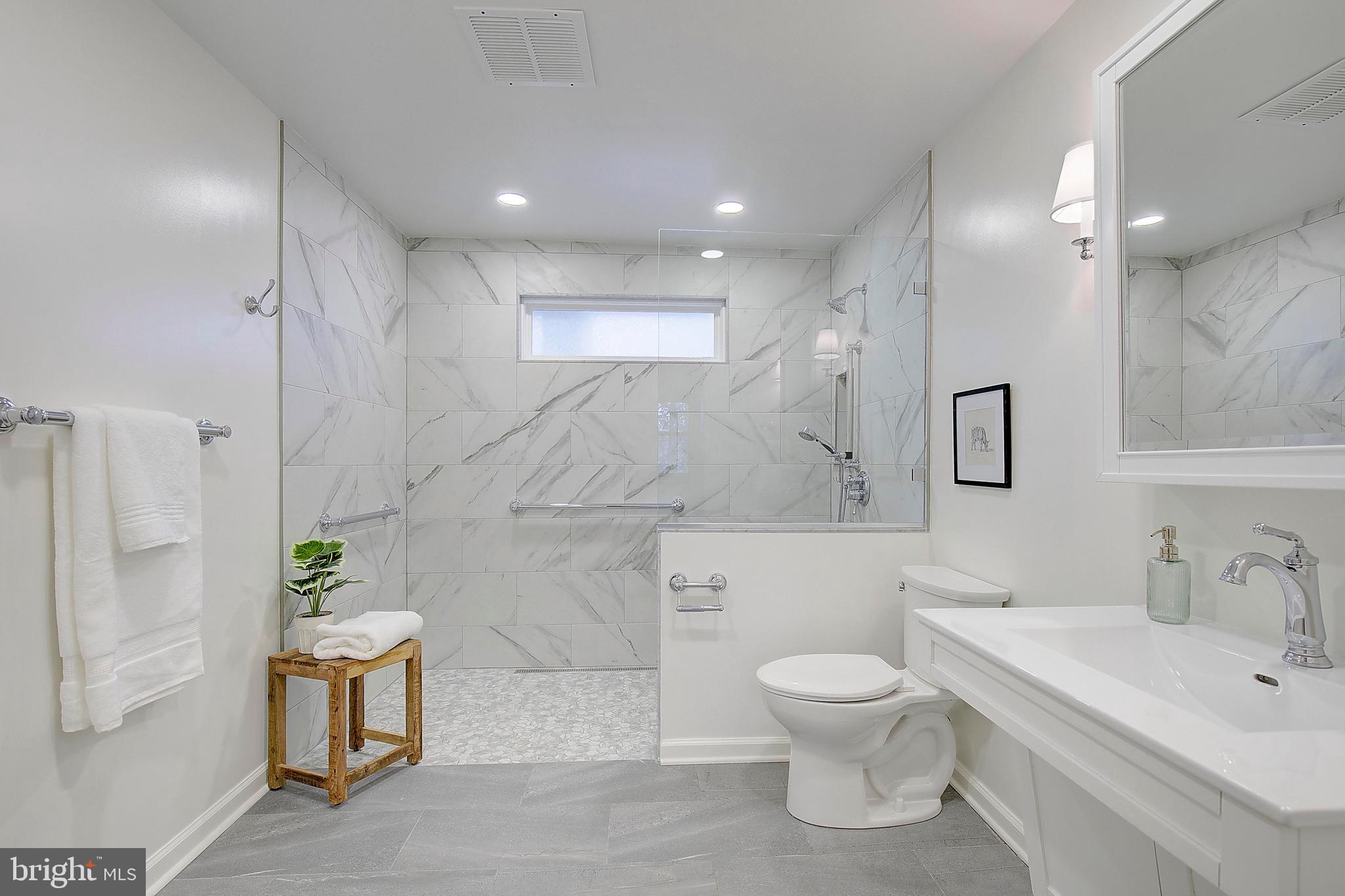 3002 Valley View Road Annapolis, MD 21401 - Photo 18 of 34 Primary Main Level Bathroom
