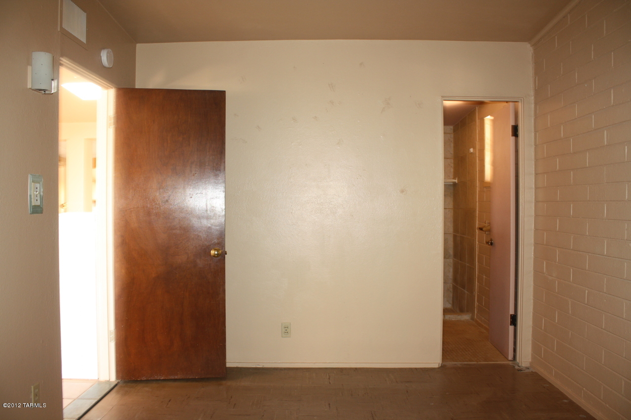 613 West Limberlost Drive Tucson, AZ 85705 - Photo 6 of 20