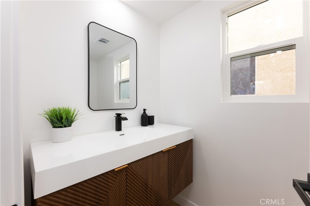 339 Winslow Avenue Long Beach, CA 90814 - Photo 14 of 50 Downstairs bathroom