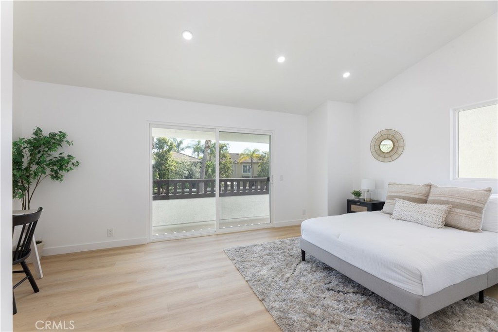 339 Winslow Avenue Long Beach, CA 90814 - Photo 22 of 50 Front bedroom with balcony