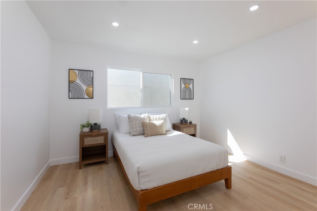 339 Winslow Avenue Long Beach, CA 90814 - Photo 27 of 50 Middle bedroom