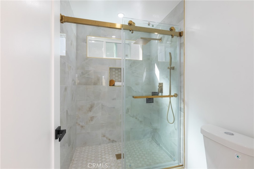 339 Winslow Avenue Long Beach, CA 90814 - Photo 33 of 50 Primary ensuite - all new