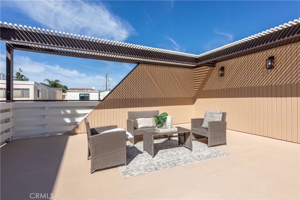 339 Winslow Avenue Long Beach, CA 90814 - Photo 42 of 50 Upper deck