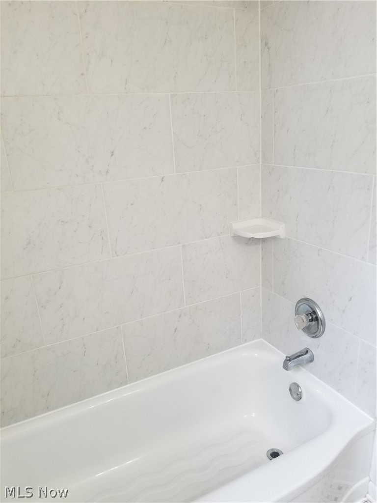 5671 Wellington Road Cleveland, OH 44124 - Photo 19 of 26 View of bathroom