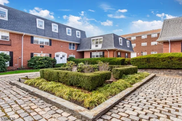 $2,100 | 25 River Road, Unit A14, Nutley, NJ 07110