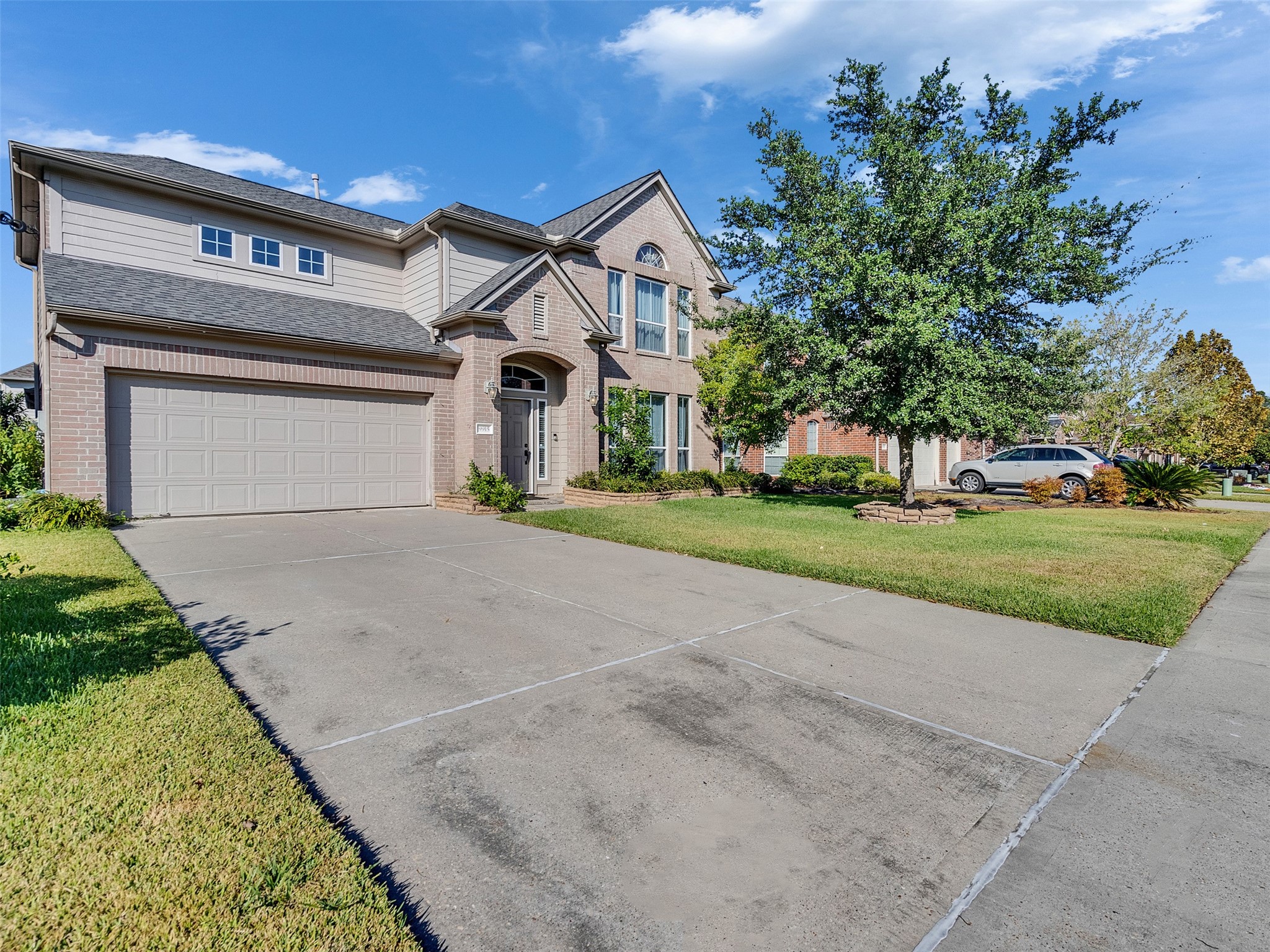 9915 Valance Way Conroe, TX 77385 - Photo 2 of 31