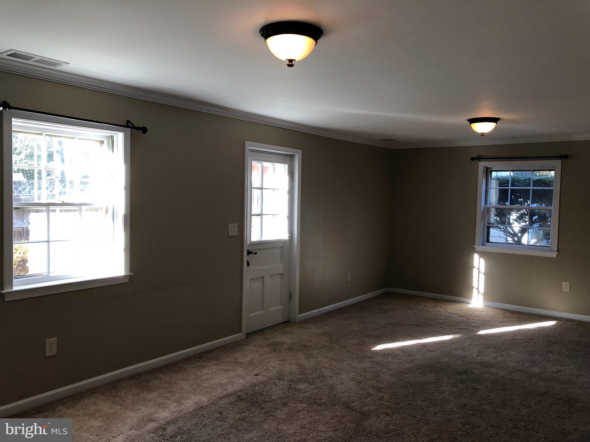 8504 Fort Hunt Road Alexandria, VA 22308 - Photo 21 of 28 Family Room