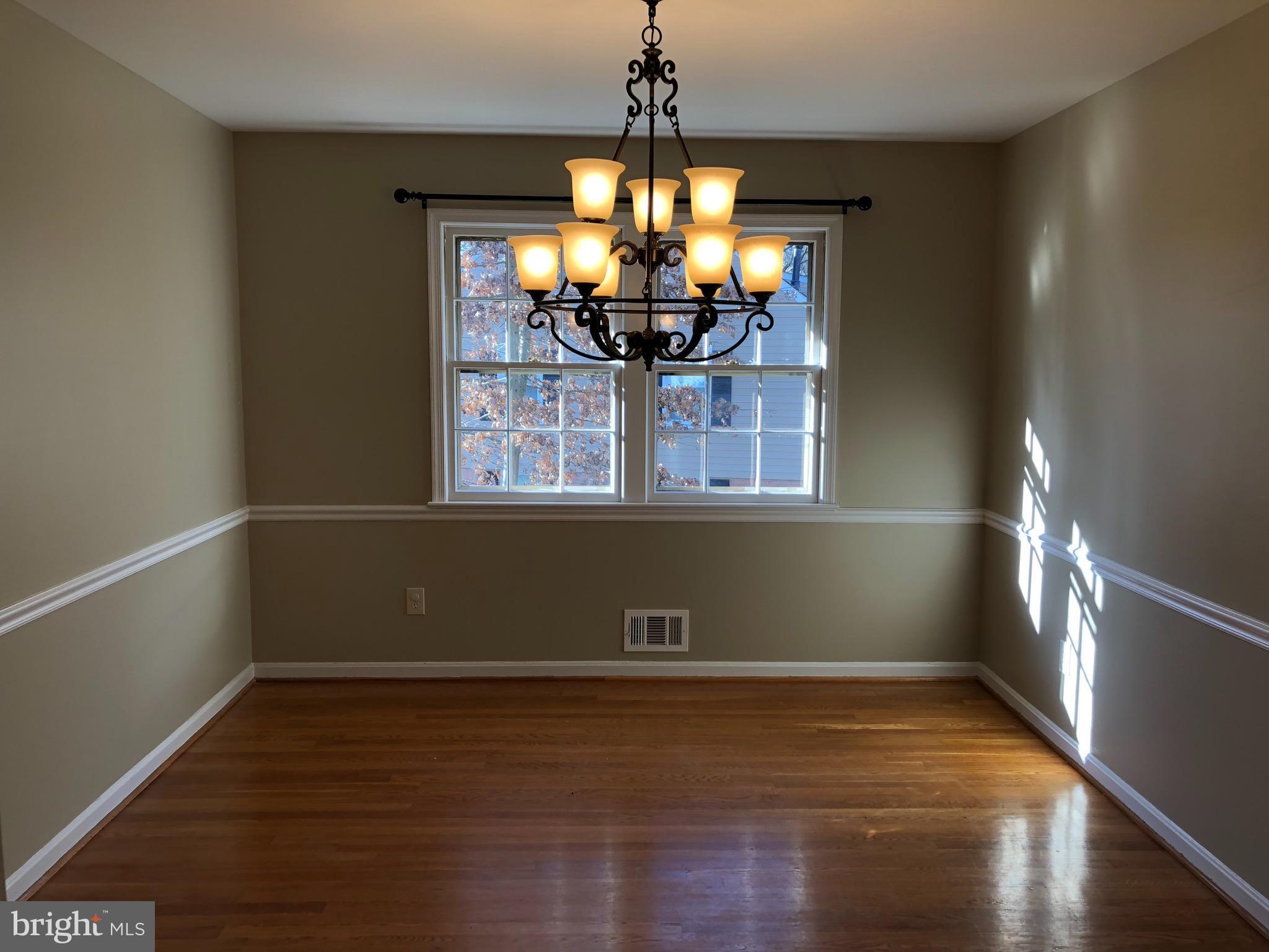 8504 Fort Hunt Road Alexandria, VA 22308 - Photo 6 of 28 Dining Room