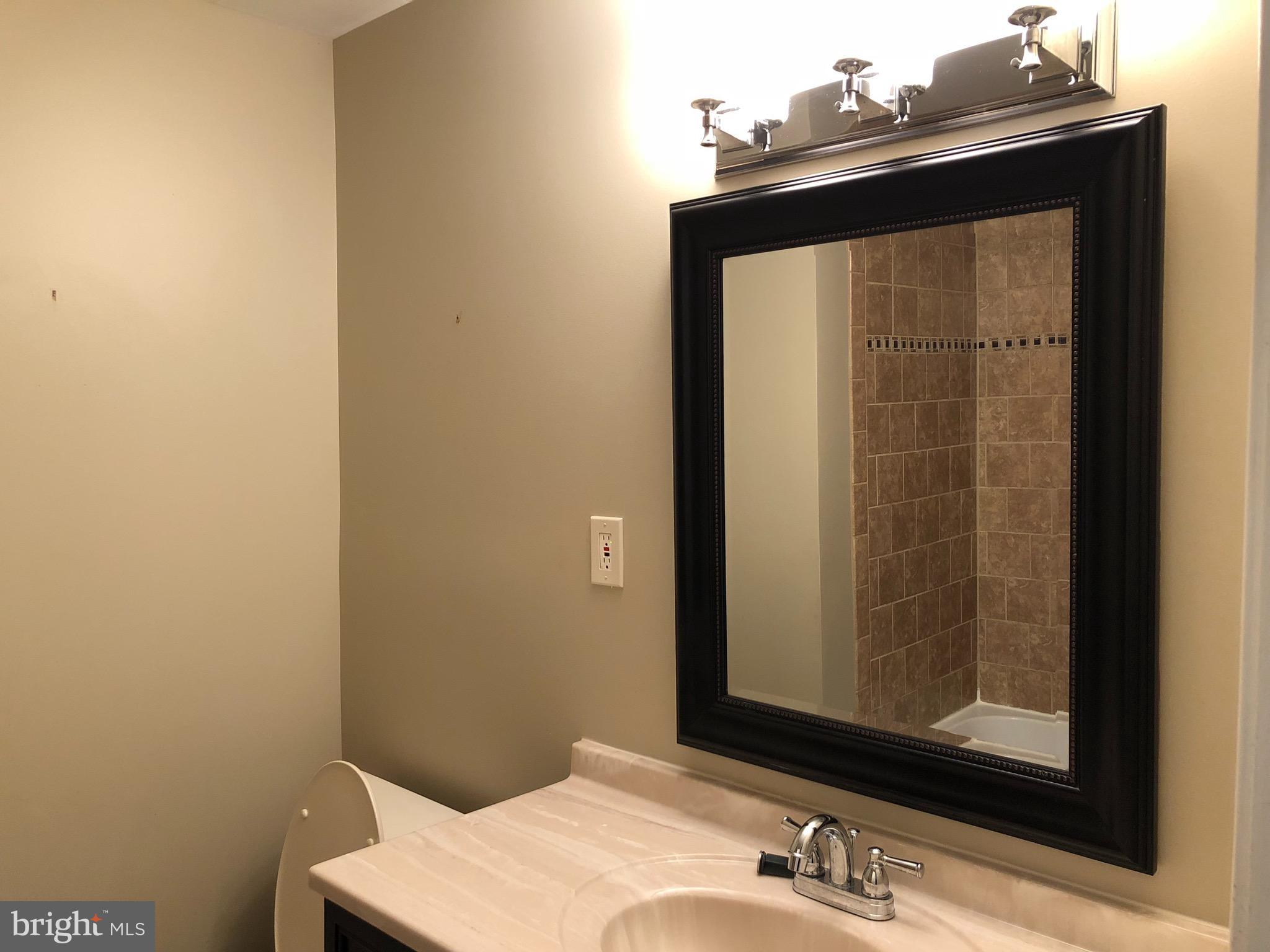 8504 Fort Hunt Road Alexandria, VA 22308 - Photo 10 of 28 Bath