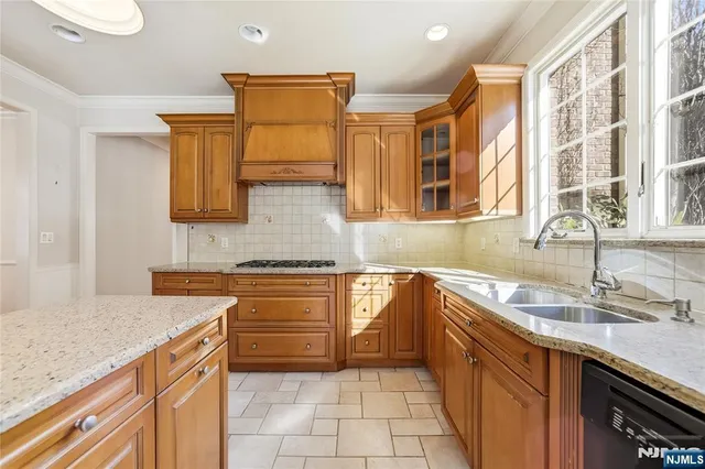 $2,500,000 | 365 Forest Drive, Englewood Cliffs, NJ 07632