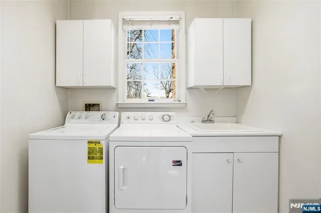 $2,500,000 | 365 Forest Drive, Englewood Cliffs, NJ 07632