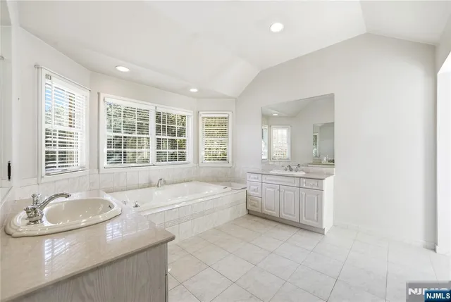 $2,500,000 | 365 Forest Drive, Englewood Cliffs, NJ 07632