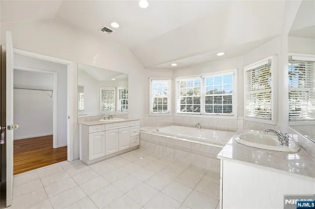 $2,500,000 | 365 Forest Drive, Englewood Cliffs, NJ 07632