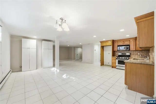 $2,500,000 | 365 Forest Drive, Englewood Cliffs, NJ 07632