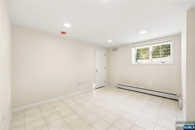 $2,500,000 | 365 Forest Drive, Englewood Cliffs, NJ 07632