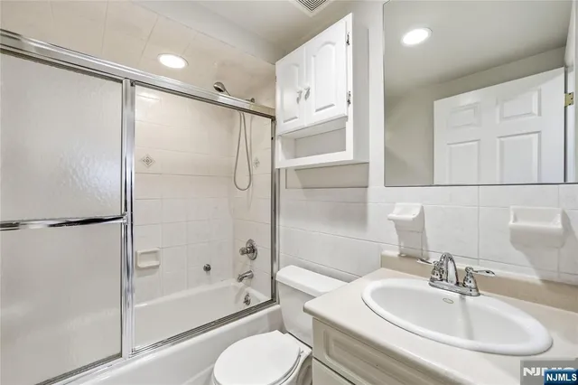 $2,500,000 | 365 Forest Drive, Englewood Cliffs, NJ 07632