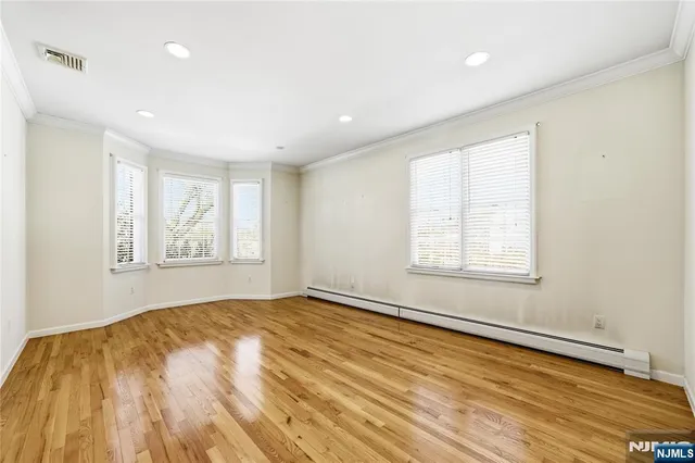 $2,500,000 | 365 Forest Drive, Englewood Cliffs, NJ 07632