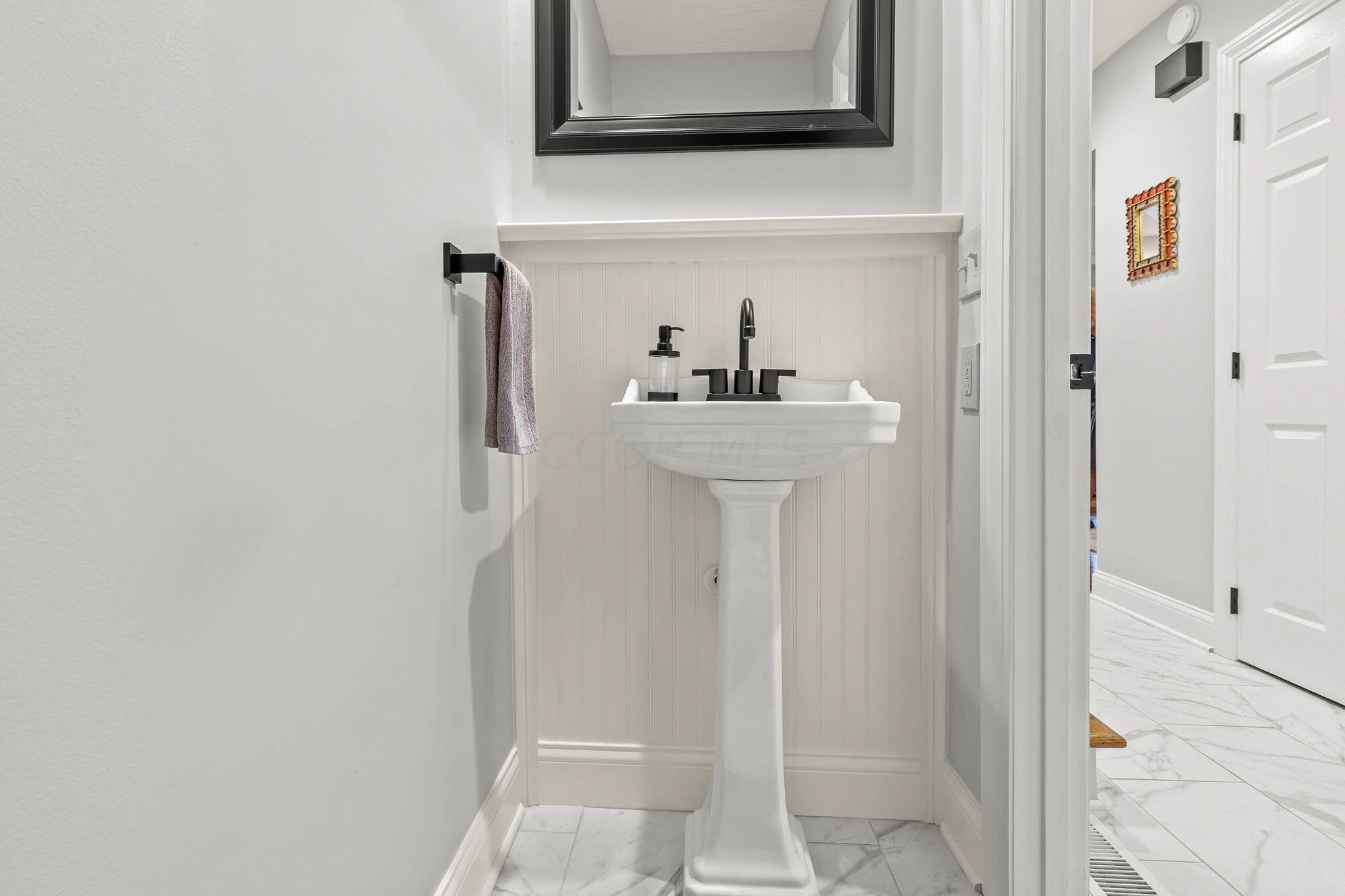 2155 Sandston Road Columbus, OH 43220 - Photo 14 of 40 Powder Room