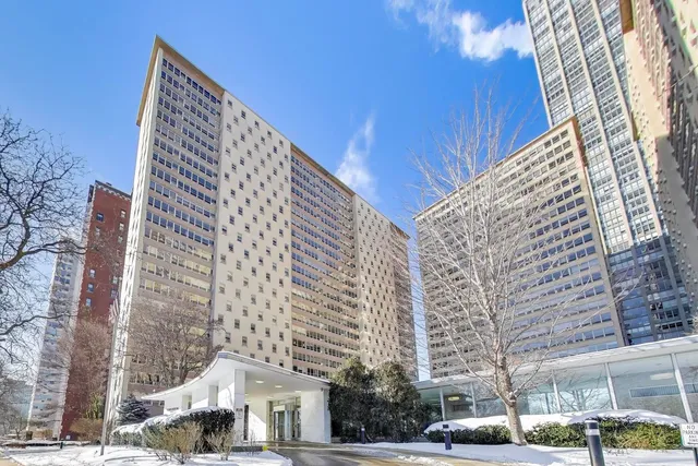 $275,000 | 3950 North Lake Shore Drive, Unit 1130, Chicago, IL 60613