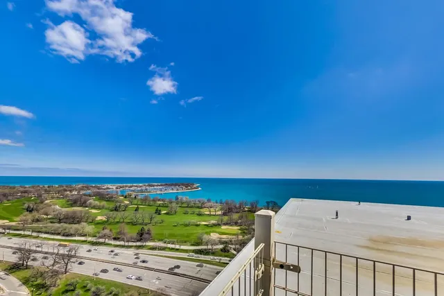 $275,000 | 3950 North Lake Shore Drive, Unit 1130, Chicago, IL 60613