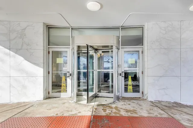 $275,000 | 3950 North Lake Shore Drive, Unit 1130, Chicago, IL 60613